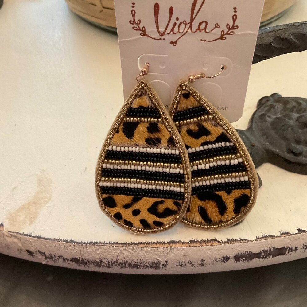 Animal print earrings with beaded accents - Picture 2 of 2